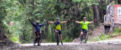 Dave Tonge Cycling on the  tour with redspokes